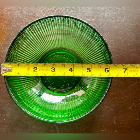 Two Vintage bowls/dishes Yellow-orange & Emerald Green. - Picture 9 of 10